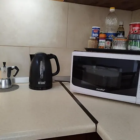 Apartament Joseph 2, Stylish Corner Flat With Park Views And Close To The Airport