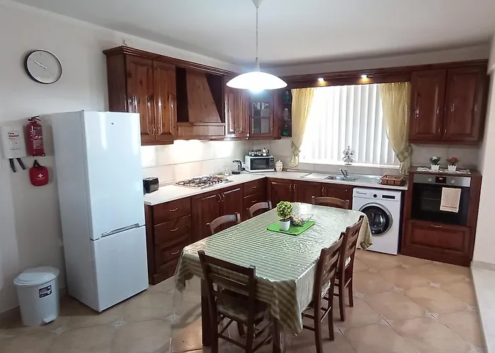 Joseph 2, Stylish Corner Flat With Park Views And Close To The Airport Apartament Siggiewi