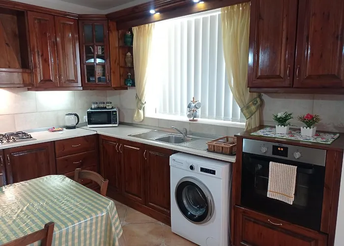 Joseph 2, Stylish Corner Flat With Park Views And Close To The Airport Apartament Siggiewi