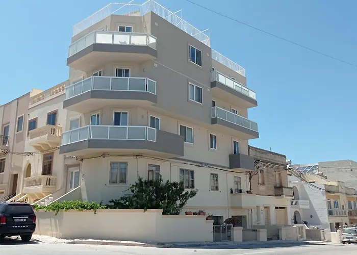 Joseph 2, Stylish Corner Flat With Park Views And Close To The Airport *