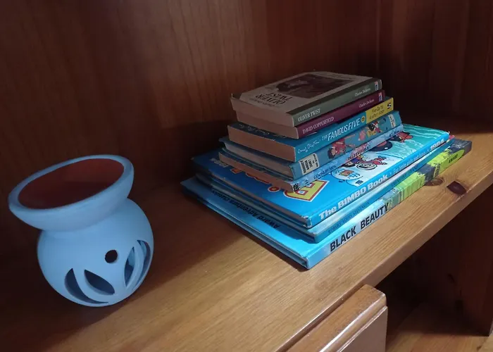 Joseph 2, Stylish Corner Flat With Park Views And Close To The Airport *