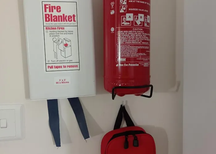 Joseph 2, Stylish Corner Flat With Park Views And Close To The Airport