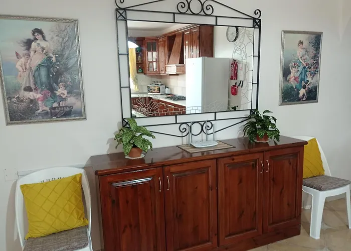 Apartament Joseph 2, Stylish Corner Flat With Park Views And Close To The Airport