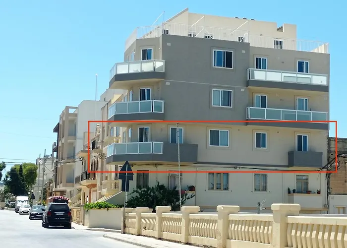 Joseph 2, Stylish Corner Flat With Park Views And Close To The Airport *