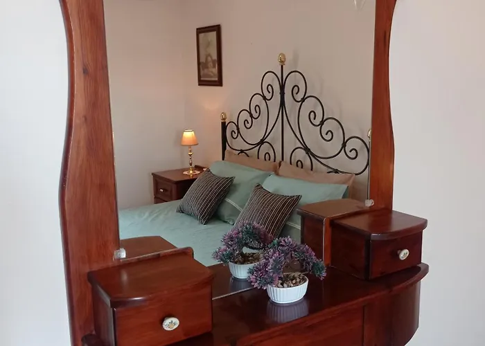 Joseph 2, Stylish Corner Flat With Park Views And Close To The Airport *