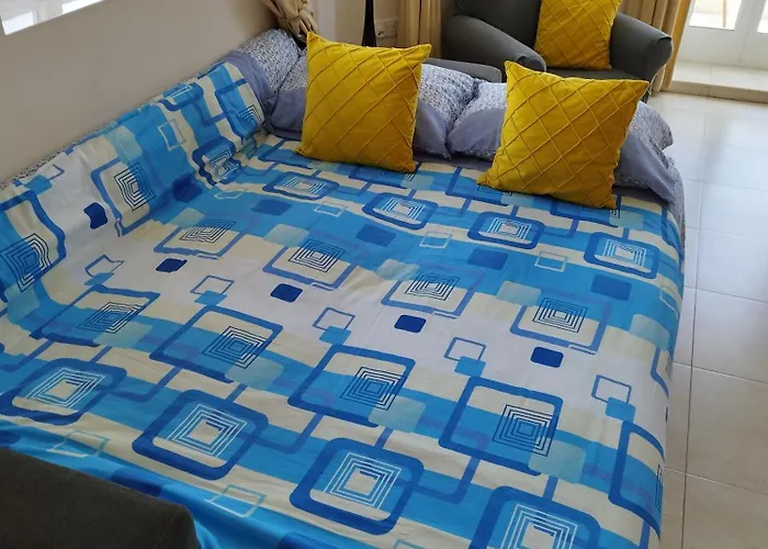 Joseph 2, Stylish Corner Flat With Park Views And Close To The Airport * Siggiewi