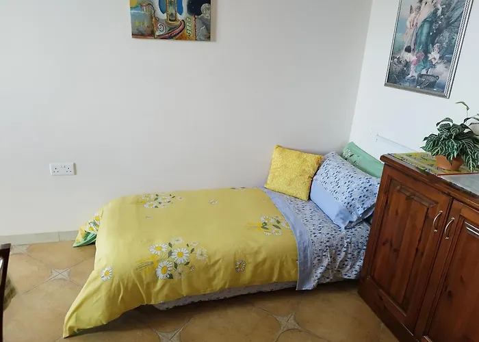 Joseph 2, Stylish Corner Flat With Park Views And Close To The Airport Apartament Siggiewi
