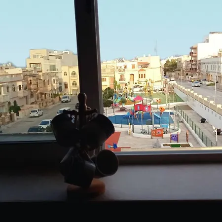 Joseph 2, Stylish Corner Flat With Open Views And Close To The Airport Apartmán Siggiewi