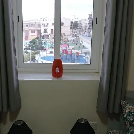 Διαμέρισμα Joseph 2, Stylish Corner Flat With Open Views And Close To The Airport *