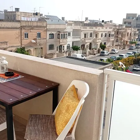 Daire Joseph 2, Stylish Corner Flat With Open Views And Close To The Airport Siggiewi