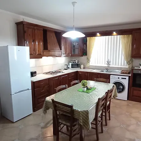 Joseph 2, Stylish Corner Flat With Open Views And Close To The Airport Διαμέρισμα Siggiewi