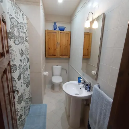 Joseph 2, Stylish Corner Flat With Open Views And Close To The Airport *