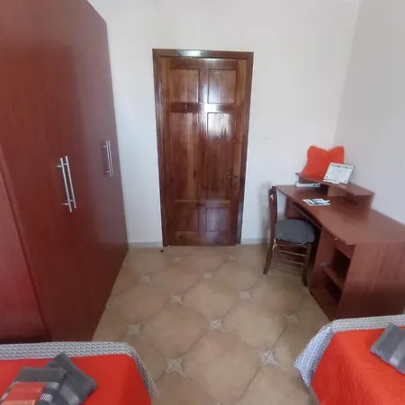 Apartmán Joseph 2, Stylish Corner Flat With Open Views And Close To The Airport *