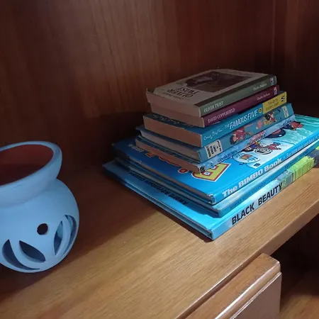 Joseph 2, Stylish Corner Flat With Open Views And Close To The Airport *