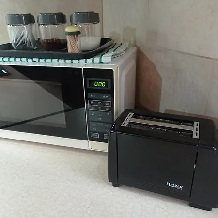 Joseph 2, Stylish Corner Flat With Open Views And Close To The Airport Apartmán *