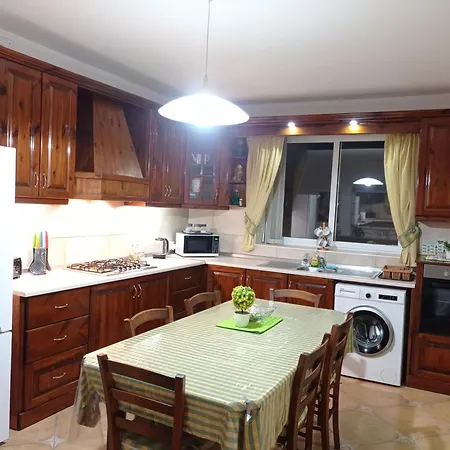 Joseph 2, Charming Retreat With Park Views And Close To The Airport Siggiewi