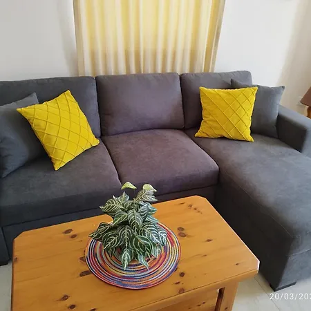 Διαμέρισμα Joseph 2, Stylish Corner Flat With Open Views And Close To The Airport