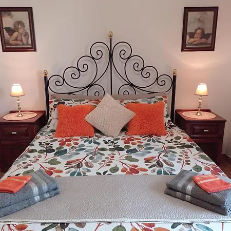 Apartment Joseph 2, Charming Retreat With Park Views And Close To The Airport *