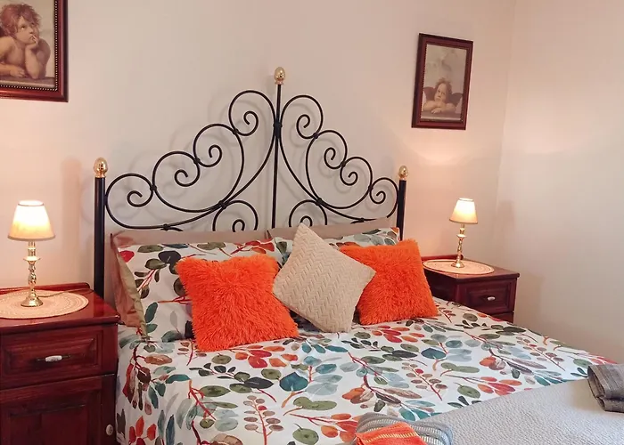 Joseph 2, Stylish Corner Flat With Park Views And Close To The Airport Apartment