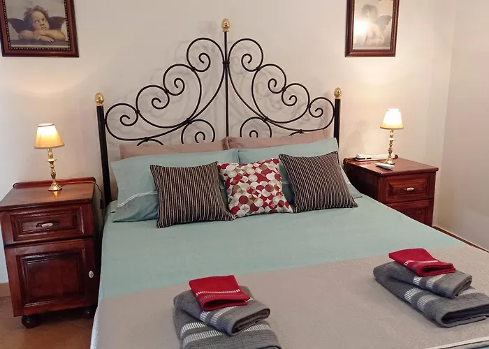 Joseph 2, Stylish Corner Flat With Park Views And Close To The Airport * Siggiewi