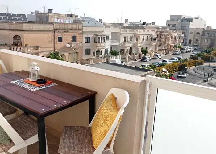 Appartement Joseph 2, Stylish Corner Flat With Park Views And Close To The Airport Siggiewi