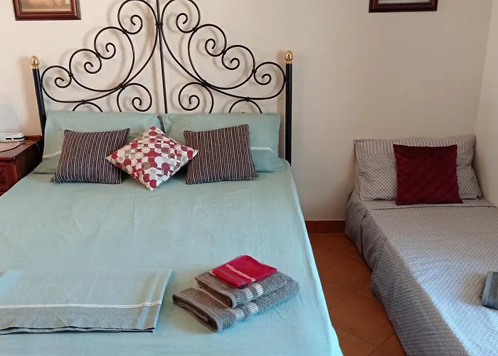 Joseph 2, Stylish Corner Flat With Park Views And Close To The Airport Siggiewi