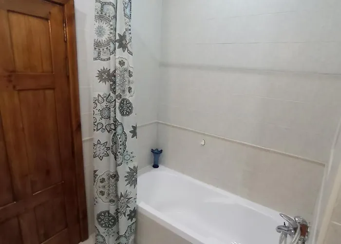 Joseph 2, Stylish Corner Flat With Park Views And Close To The Airport Appartement