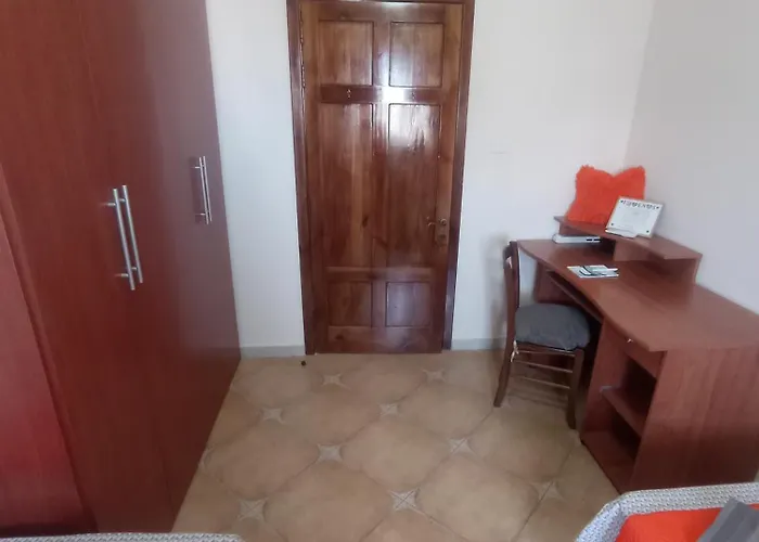 Appartement Joseph 2, Stylish Corner Flat With Park Views And Close To The Airport *