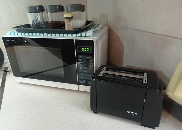 Joseph 2, Stylish Corner Flat With Park Views And Close To The Airport Appartement *