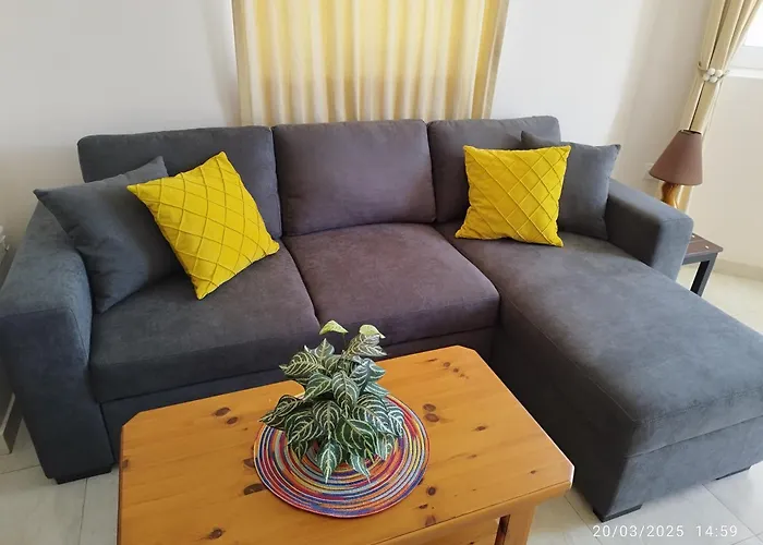 Appartement Joseph 2, Stylish Corner Flat With Park Views And Close To The Airport