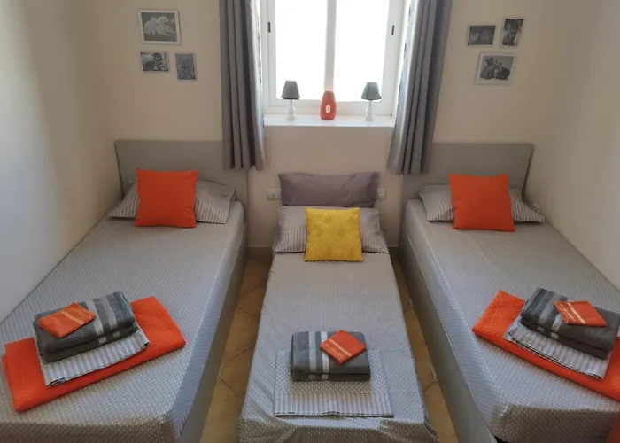 Joseph 2, Stylish Corner Flat With Park Views And Close To The Airport *